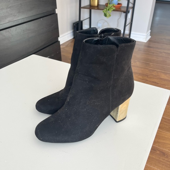 Gold heeled boot - Picture 2 of 2